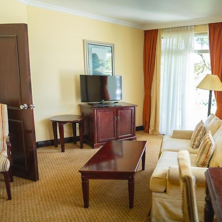 Lake Kivu Serena Hotel ギセニ エクステリア 写真
