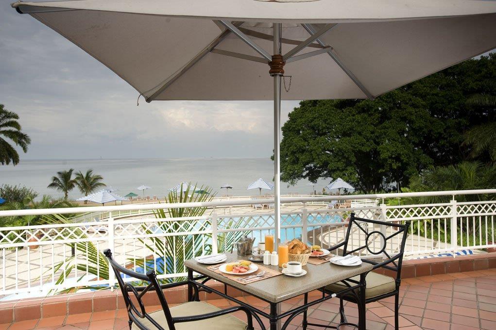 Lake Kivu Serena Hotel ギセニ レストラン 写真