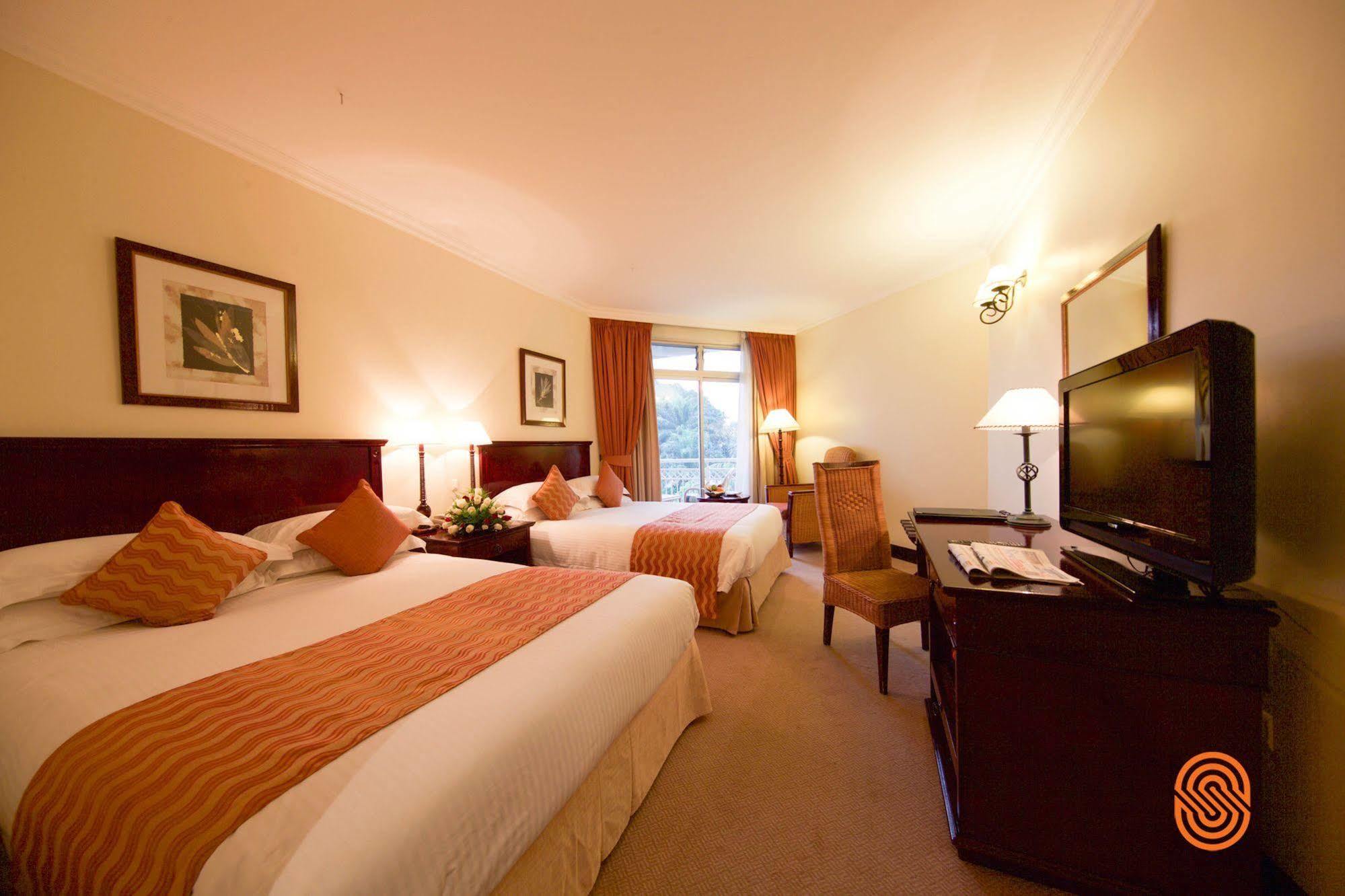 Lake Kivu Serena Hotel ギセニ エクステリア 写真