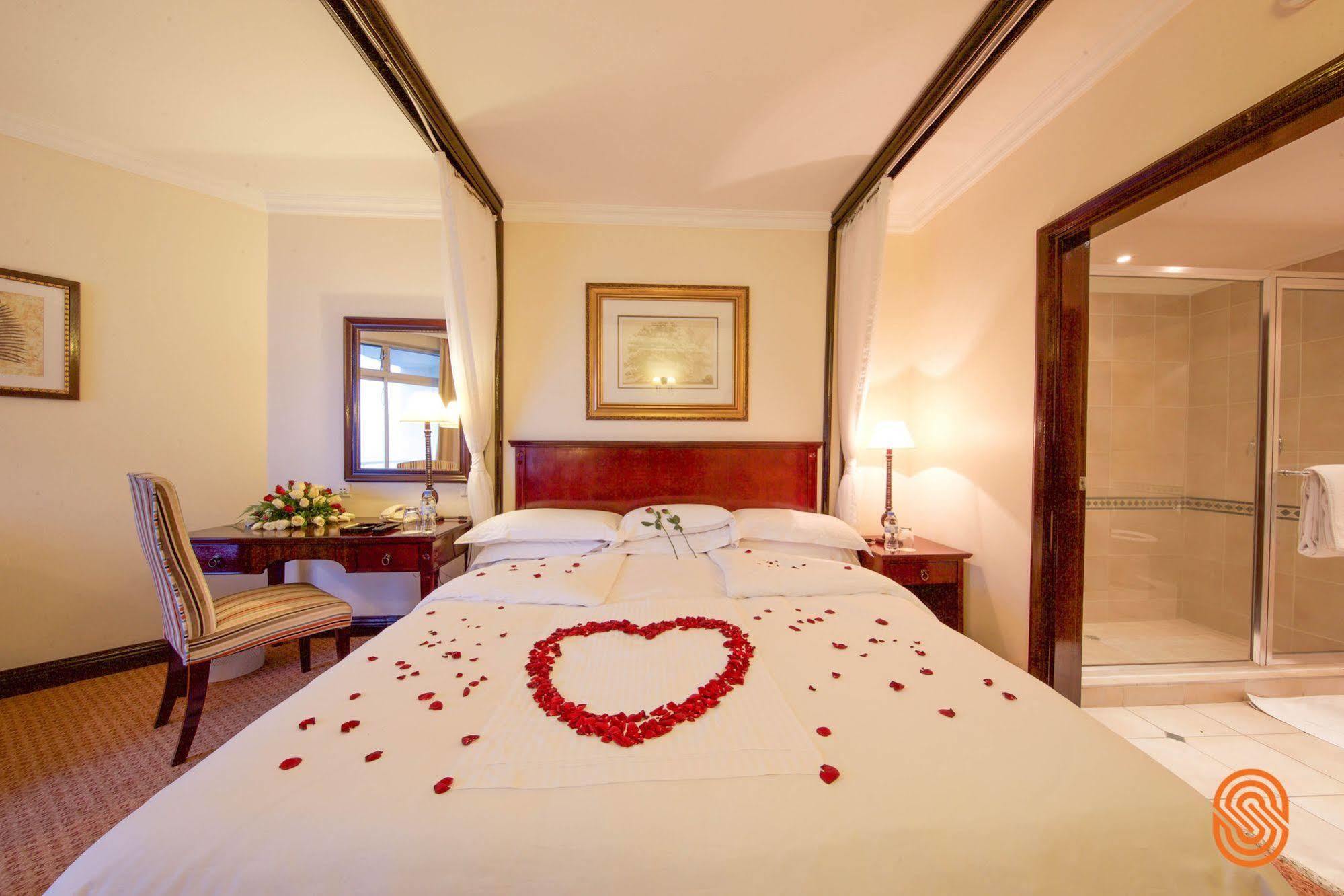 Lake Kivu Serena Hotel ギセニ エクステリア 写真